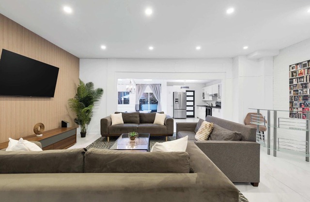 Spacious & Stylish Downtown Retreat |Hot Tub