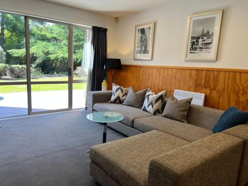 Spacious Suburban Hideaway