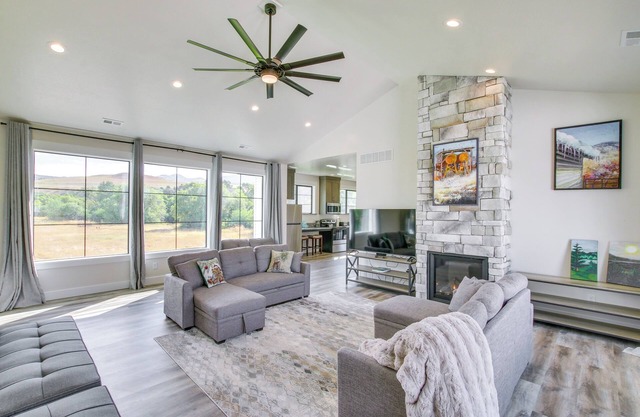 Spacious Idaho Home on Scenic Cub River!