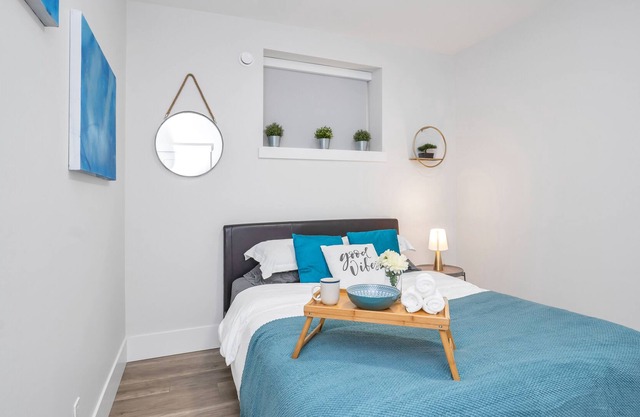Spacious suite minutes to Vancouver