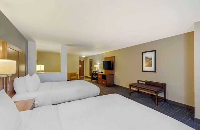 Spacious Suite Perfect for Family Fun and Relaxation Near Loveland Sports Park