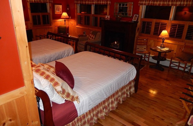 Amplia Adirondack Bed & Breakfast Suite con chimenea