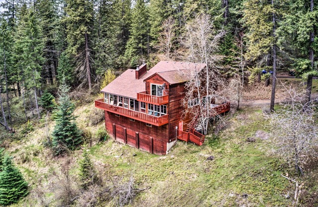 Spacious Sun-Up Bay Cabin, 20 Min to Downtown CDA!
