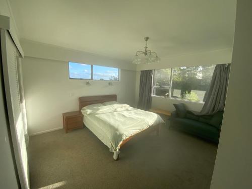 Spacious Sunny Room