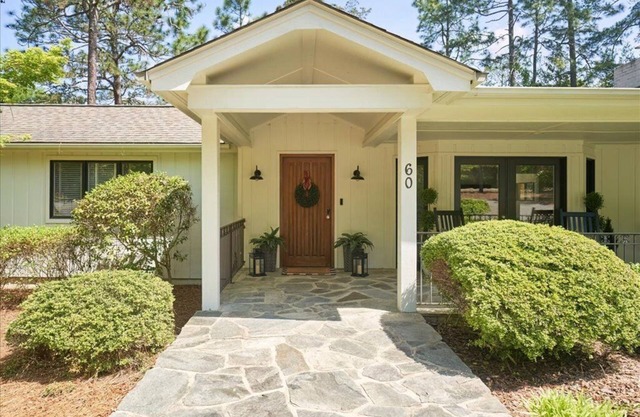 Spacious: swimming pool, walk to the village.