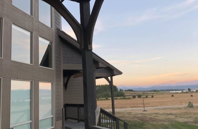 3700 pies cuadrados Tamarack cabina, capacidad para 12, 1 milla de Tamarack con vista al lago