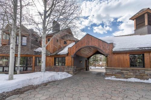 Spacious Telluride Retreat with Private Hot Tub