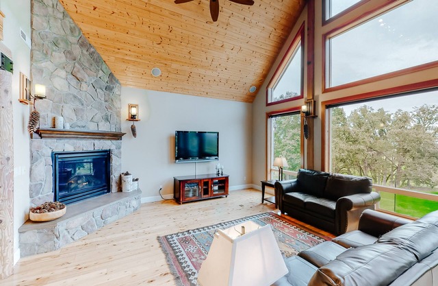 Spacious, Three-Story House w/ Large Deck, Gas Fireplace, and Valley Views