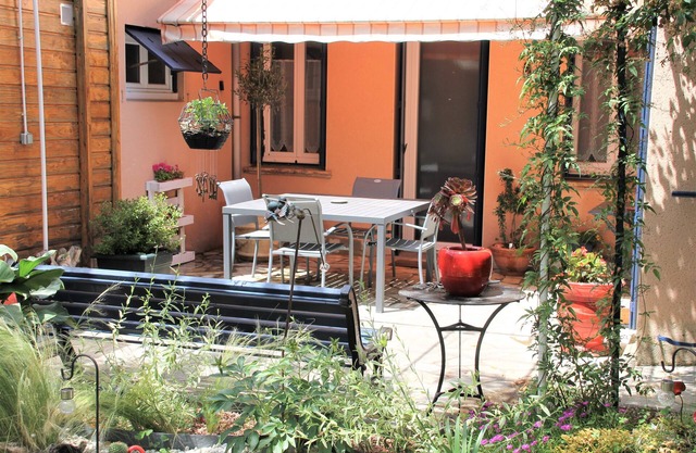 Casa Toulousaine espaciosa con jardín.