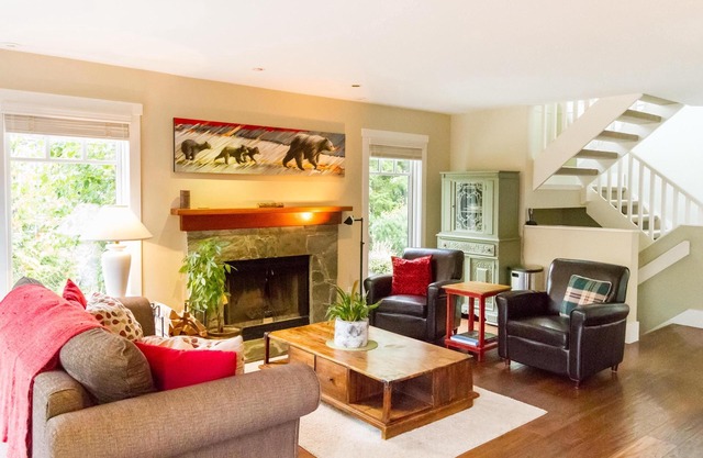 Spacious Town Home With Private Hot Tub