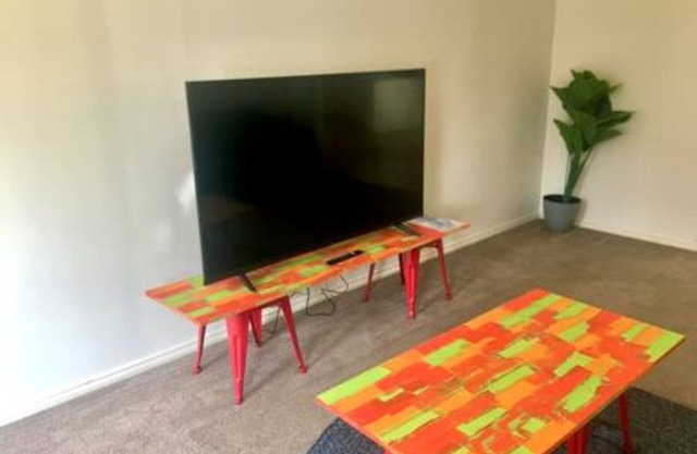 Spacious townhouse located in the CBD!