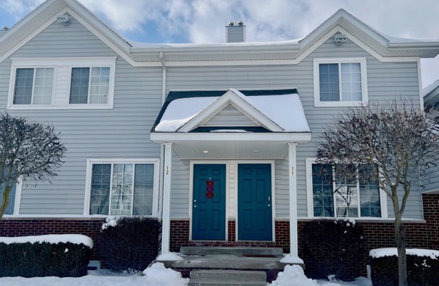 Spacious Townhome- Minutes from CMU!
