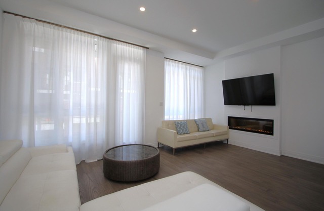 Spacious Townhouse NEW townhouse with two kitchens for a large family