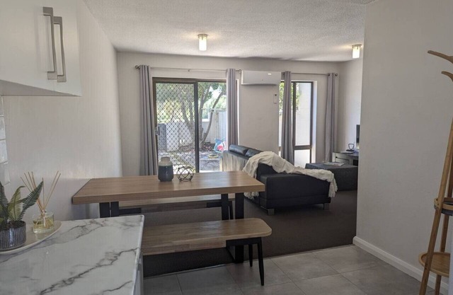 Spacious Townhouse @Farrer & Parking (2 vehicles)