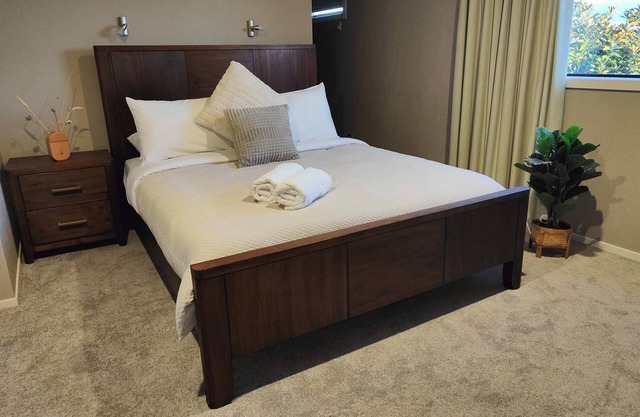 Spacious & Tranquil - 5min town *No Service Fee*