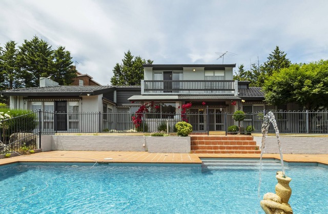 Spacious Tranquility - 4 Bdrm - Pool, Tennis, Netflix.
