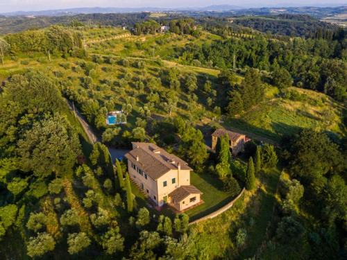 Spacious Tuscan Villa Retreat