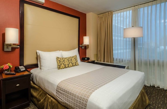 Spacious Unit in the Heart of DC! With Full Kitchen, Pets Allowed!