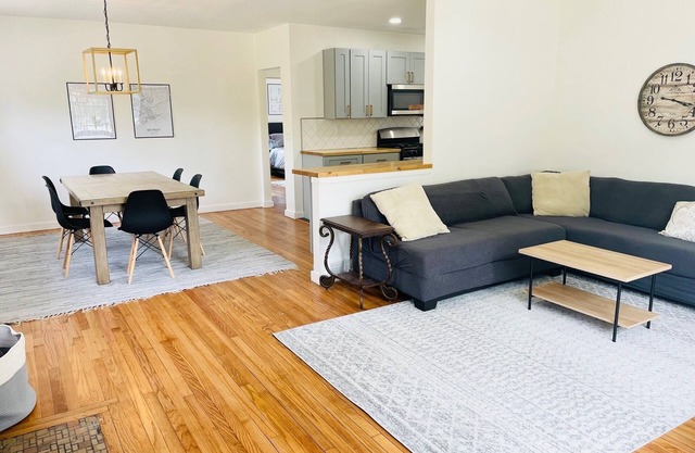 Spacious & Updated Home for Groups & Families