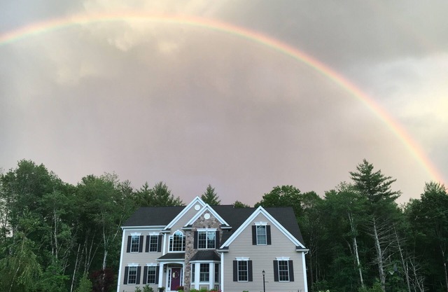 Spacious upscale 5 Bedroom Home With Pool Located Close To Downtown Saratoga.