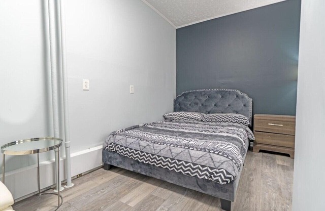 Spacious Urban Gem ~ Steps from the Pier ~ Parking