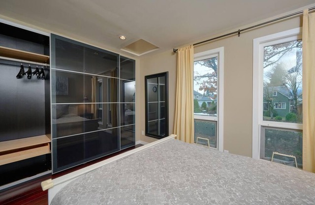 Spacious Urban Home - 5 minutes from Beautiful Forest Trails