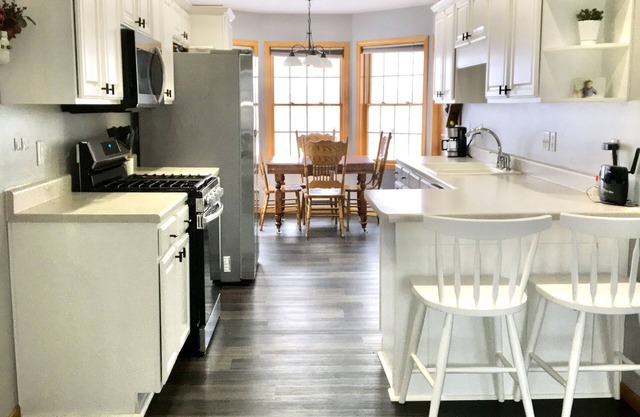Spacious Urbana Family Retreat