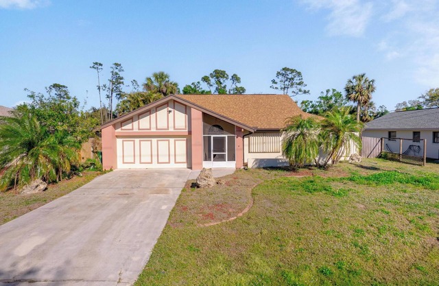 Spacious Vacation Getaway on Canal close to Beach