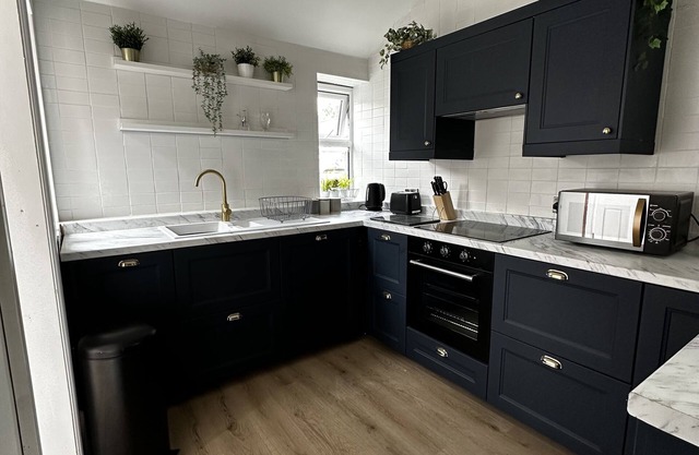 Spacious Victorian self contained flat, looking over Oswestry with great views