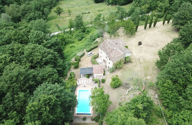 Villa espaciosa en un entorno tranquilo con piscina climatizada solar, vistas y wifi