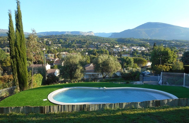 Amplia villa a 20 minutos del mar - Espléndida vista a la montaña