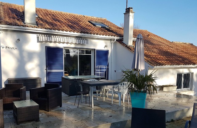 Amplia villa de 237 m2 con piscina Plus12 personas cerca de Burdeos