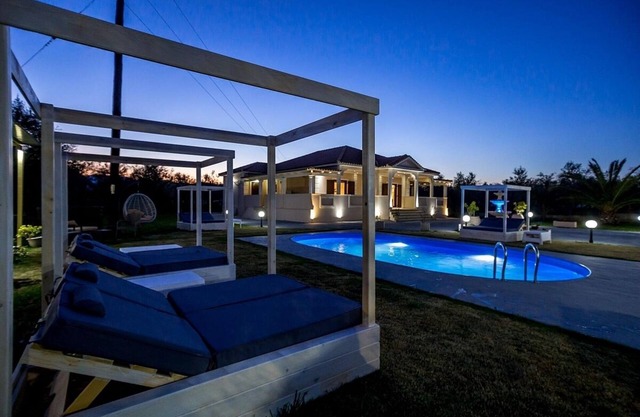 Spacious Villa, A/C, Private Garden & Pool in Ampelokipoi - 10mins to Beaches & Zante Town!