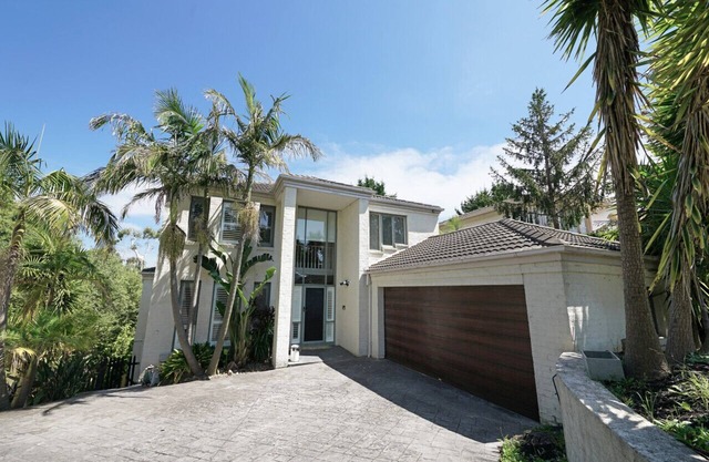 Spacious Villa Big Group in Doncaster East 6BRM