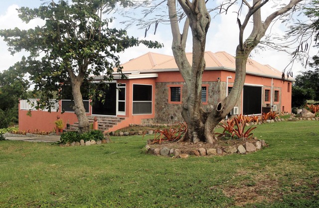 Amplia villa cerca de la hermosa playa.