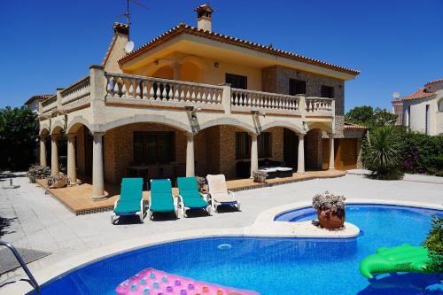 Spacious villa with private pool near the beach in Costa Brava, Amfora Miro