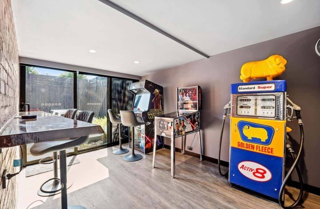 Spacious Villa for 7 in Frankston with Gaming Room
