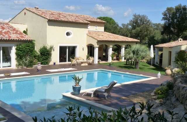spacious villa 250 m² on fully enclosed land of 1 hectare pets welcome