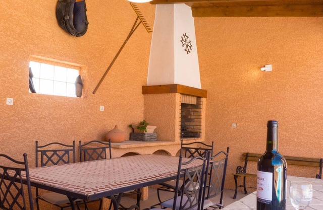 Espléndida villa con piscina en Sallèles-d'Aude