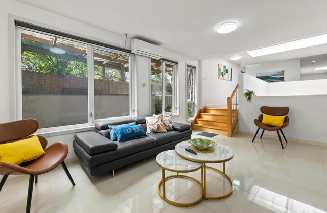 Spacious Villa Holiday Staycation in Canterbury East of Melbourne