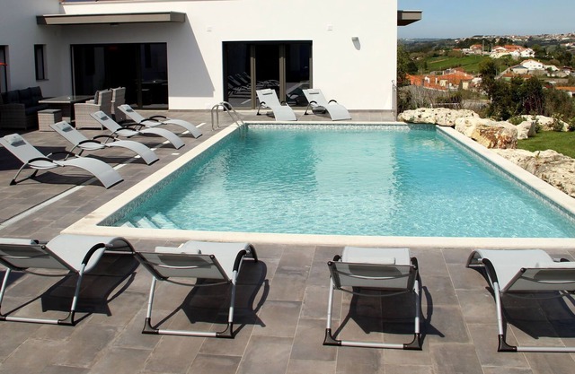 Espaciosa villa en Salir de Matos, Lisboa con piscina