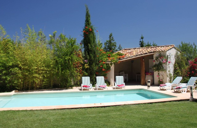 Spacious villa in the heart of the vineyards with private pool and garden