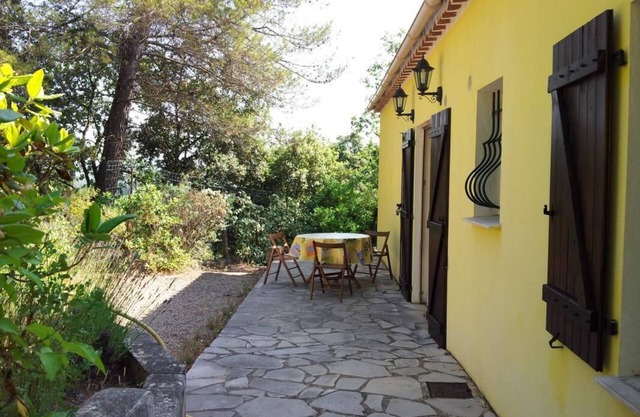Amplia villa cerca del pueblo