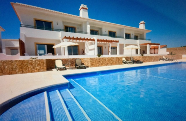 Amplia villa en excelente ubicación