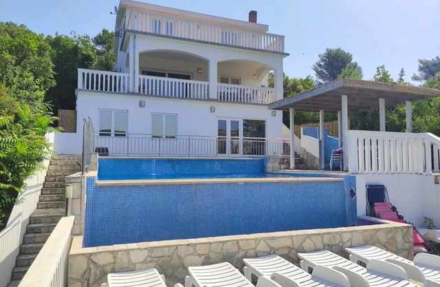 GRAN VILLA DE LUJO CON PISCINA PRIVADA, IMPRESIONANTES VISTAS AL MAR, WIFI Y TV SATÉLITE