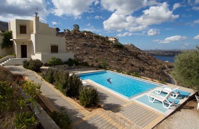 Spacious Villa - Private Pool - Sea View - BBQ