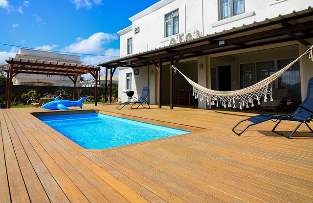 Spacious villa Quatre Coco with swimming pool, beach access