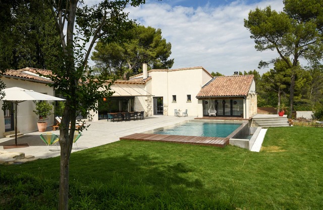 AMPLIA VILLA RENOVADA MUY ACOGEDORA DE PIE COMPLETO EN UN PARQUE DEPORTES CON PISCINA