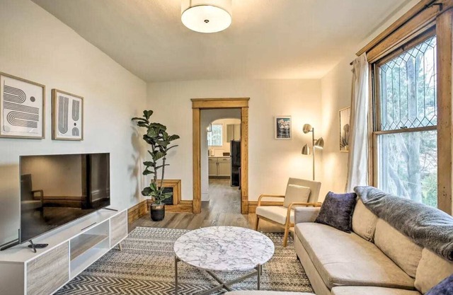 Spacious Villa-Triplex in Kendall Yards - Sleeps 13