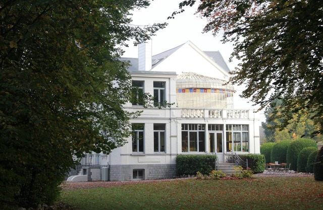 Spacious villa with 6 beautifully decorated bedrooms set in 80 acres of parkland